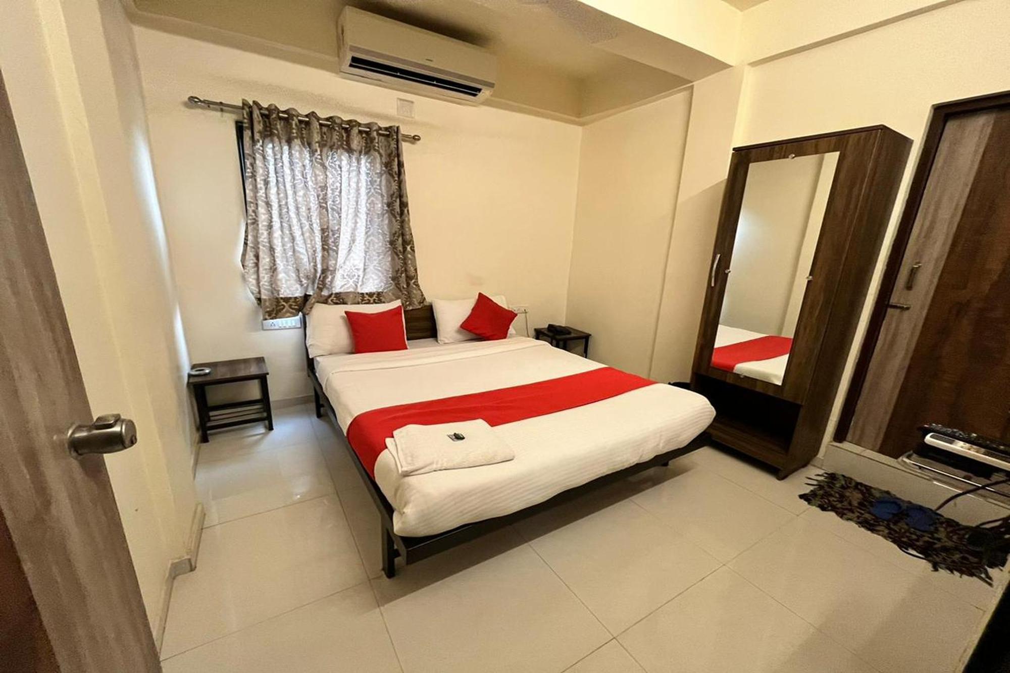 Hotel Kalyan Palace Batwa Exterior photo