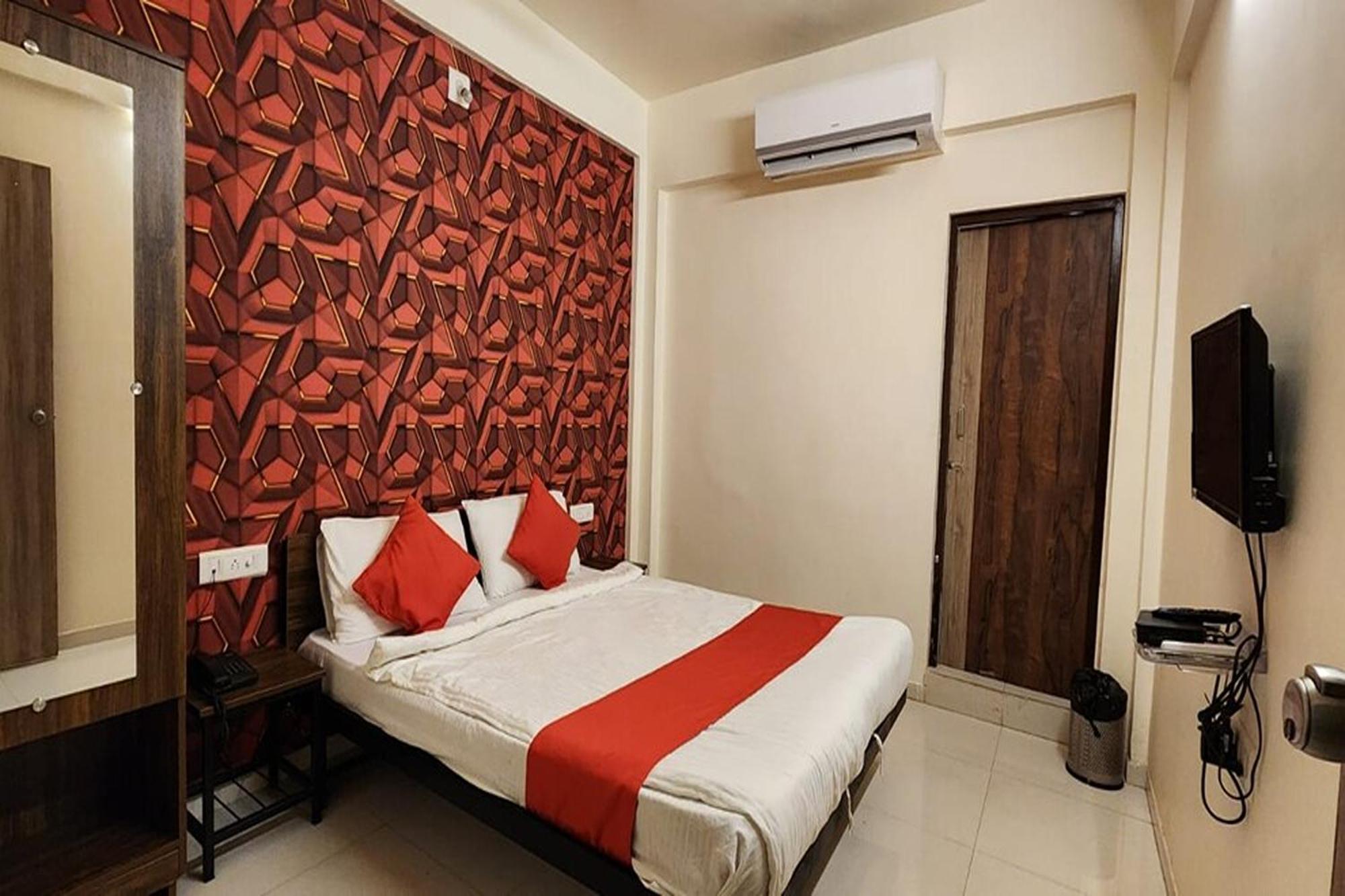 Hotel Kalyan Palace Batwa Exterior photo
