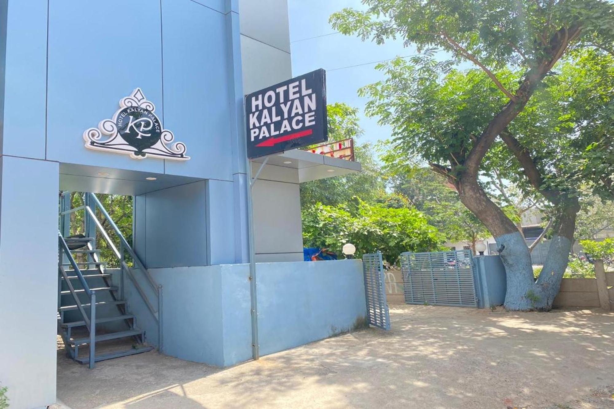 Hotel Kalyan Palace Batwa Exterior photo